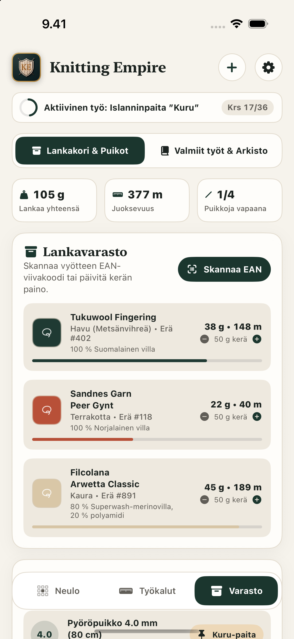 Varasto ja laskurit: jämälankalaskuri grammoista metreiksi ja kerroksiksi, lankavarasto värjäyserineen ja puikkokokoelma.